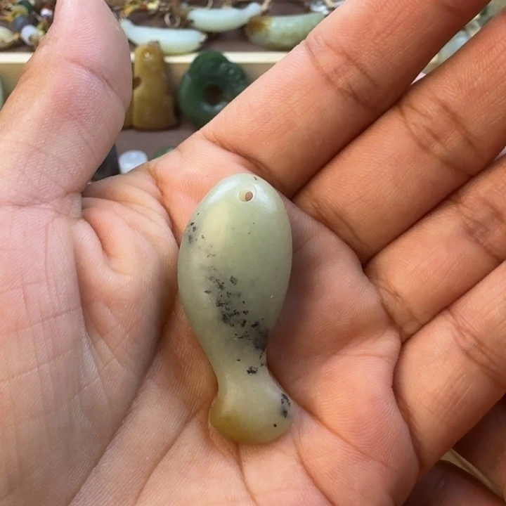 和田玉未镶嵌颈饰