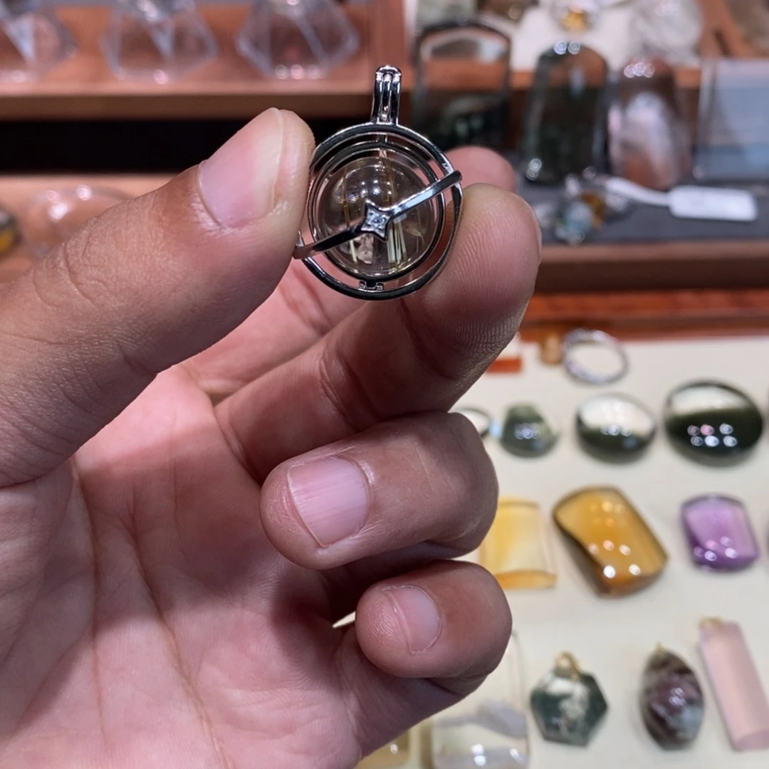 娜***娜颈饰银S925镶嵌水晶钛晶