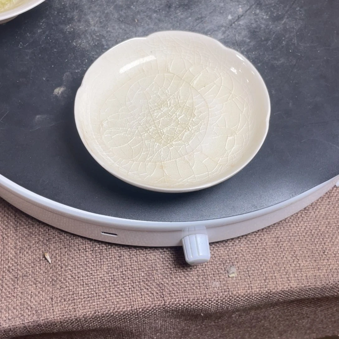 赏品007隋白釉小盏一个