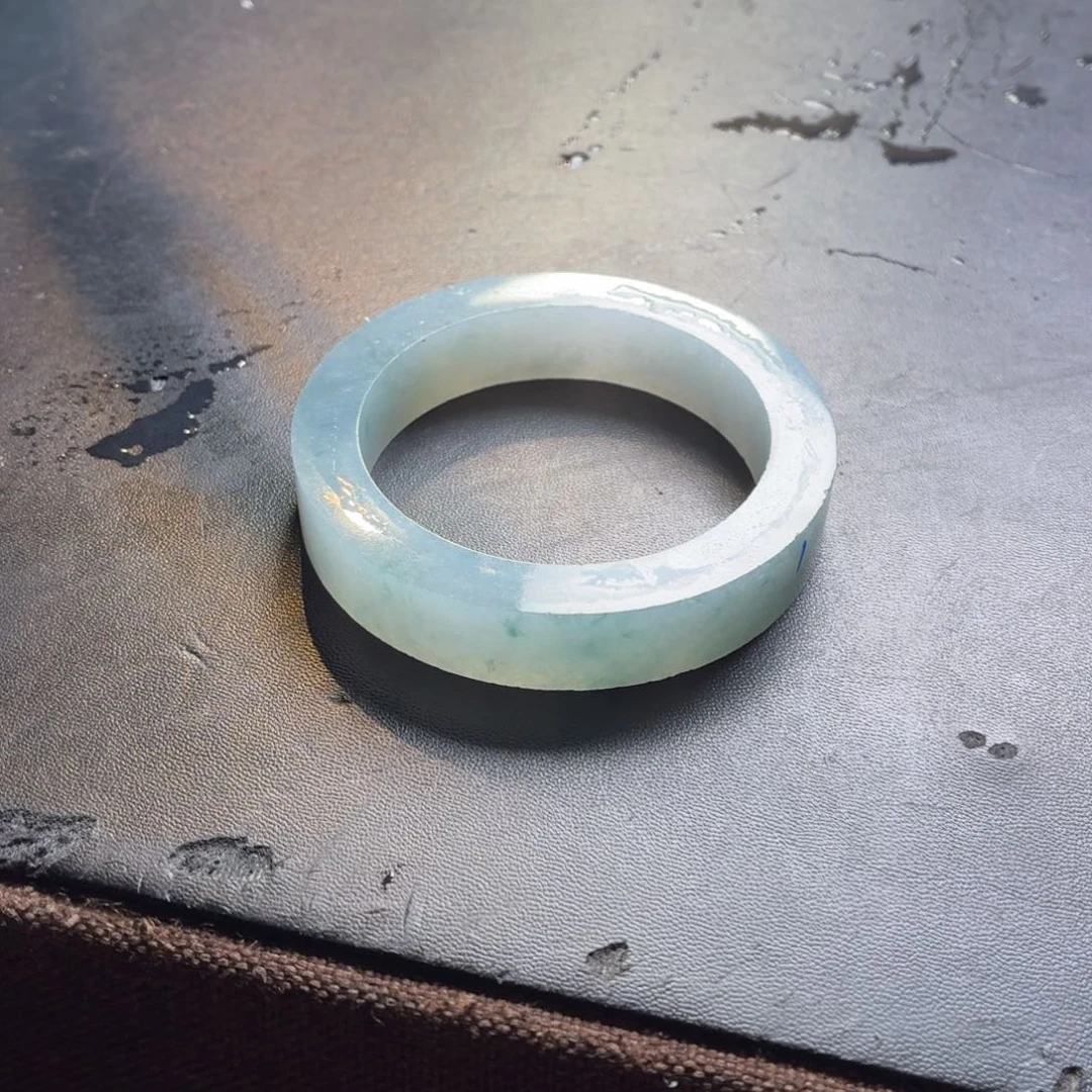 在***野定制翡翠未镶嵌缅A翡翠多样性发一