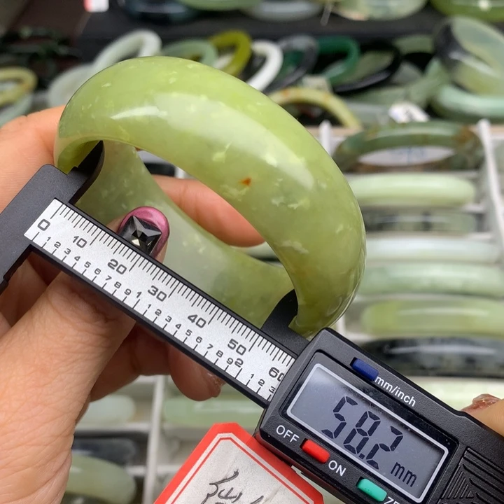 蛇纹石玉未镶嵌手镯599