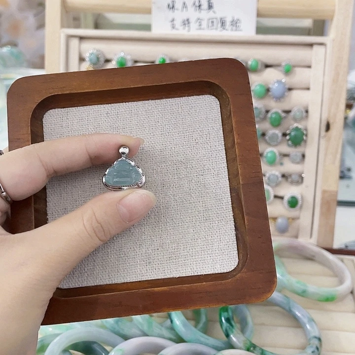 翡翠未镶嵌颈饰天然翡翠Ａ货