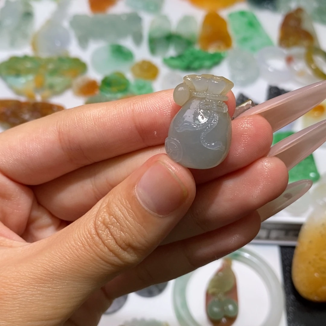 定制翡翠未镶嵌吊坠