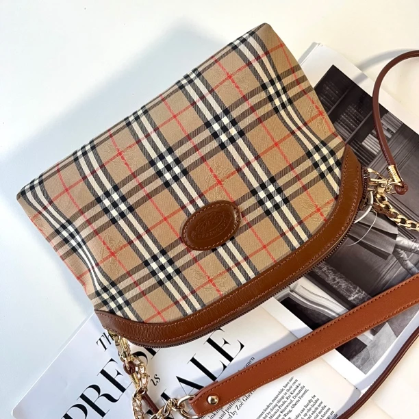 95新 BURBERRY/博柏利 XM经典格纹战马手拿包改斜跨/SN02511546