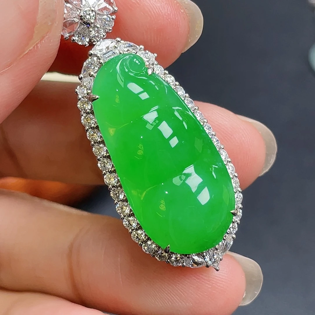 翡翠18K金镶嵌颈饰绿豆子