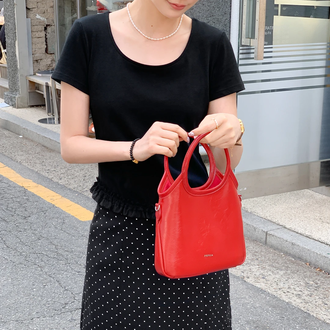 【新品】【黑天鹅】FS504S181 U领下摆蕾丝边T恤