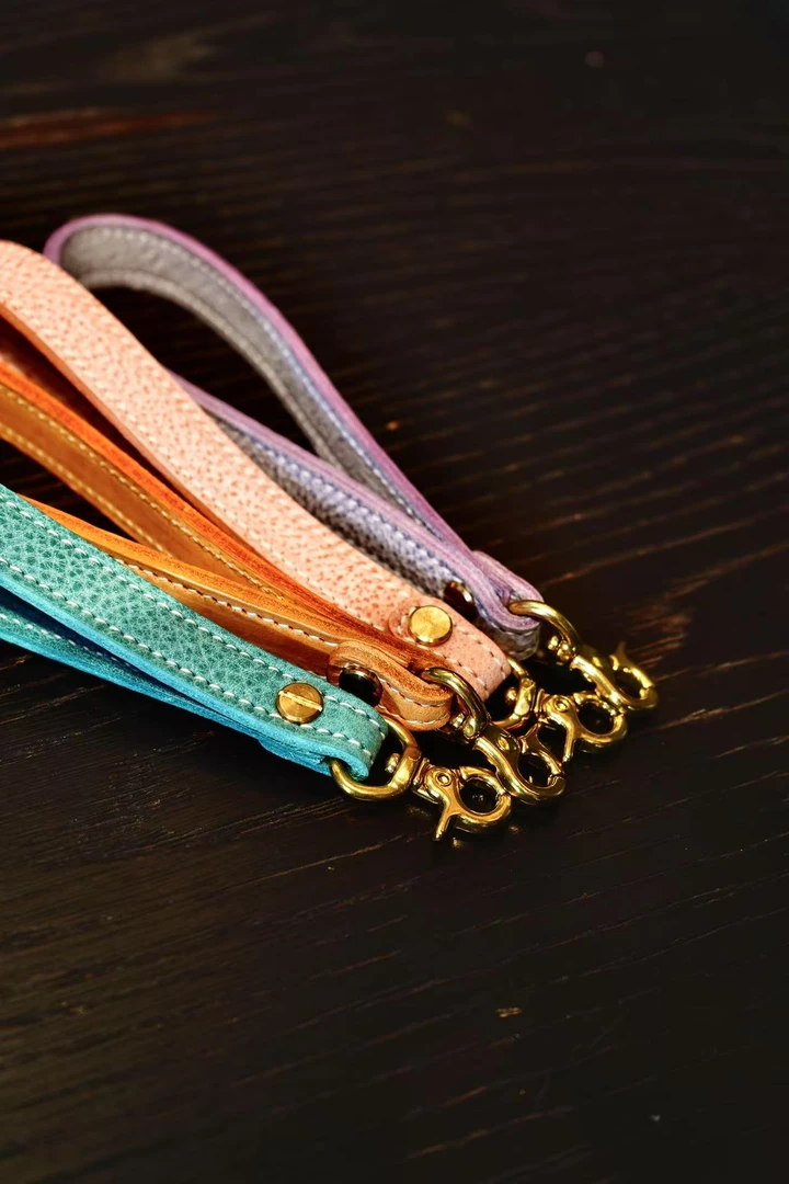 【 小梁师傅 】牛皮手工雾蜡新系列带多巴胺万能手腕带包带