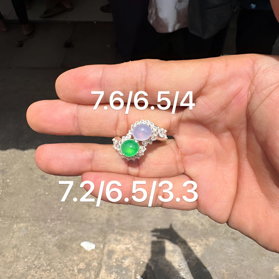 0622(小哪吒在源头)冰玻种翡翠双彩戒面干净肉细饱满荧光足M160