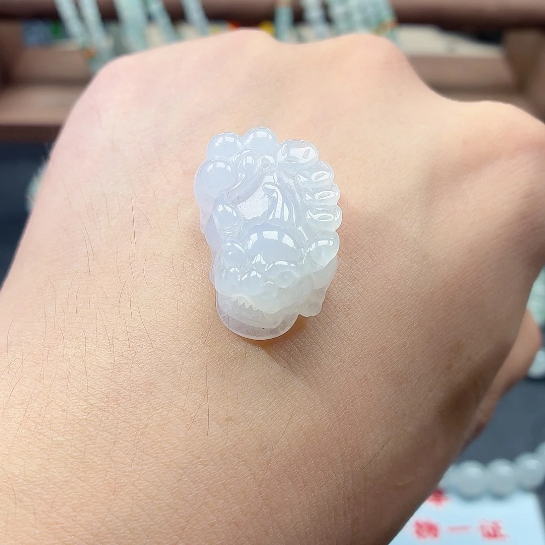 翡翠未镶嵌颈饰貔貅