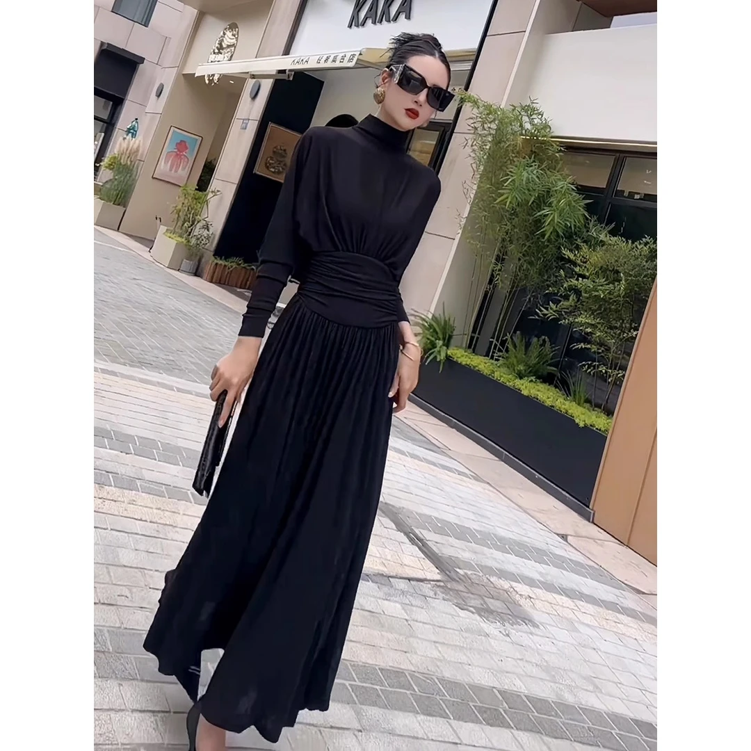 御姐轻熟风高级感气质长裙2025早秋新款高领背部镂空褶皱连衣裙女