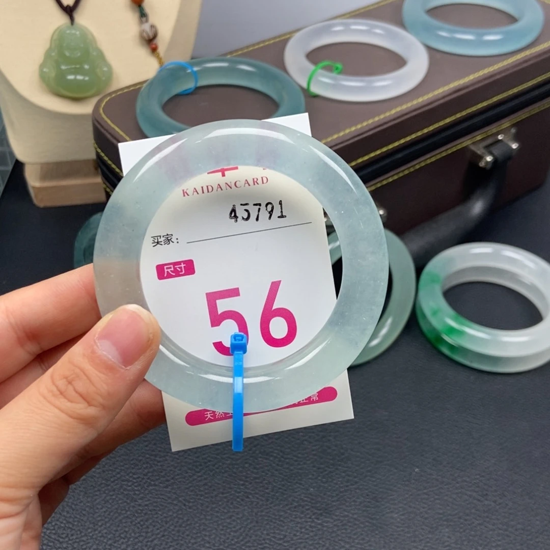 未镶嵌手镯石英质玉水***孩