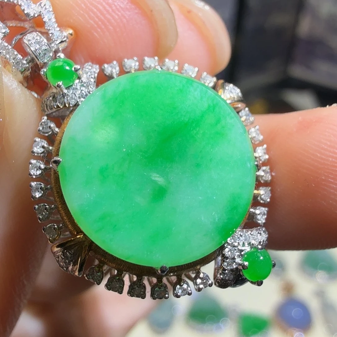 翡翠吊坠(不含链)18K金镶嵌