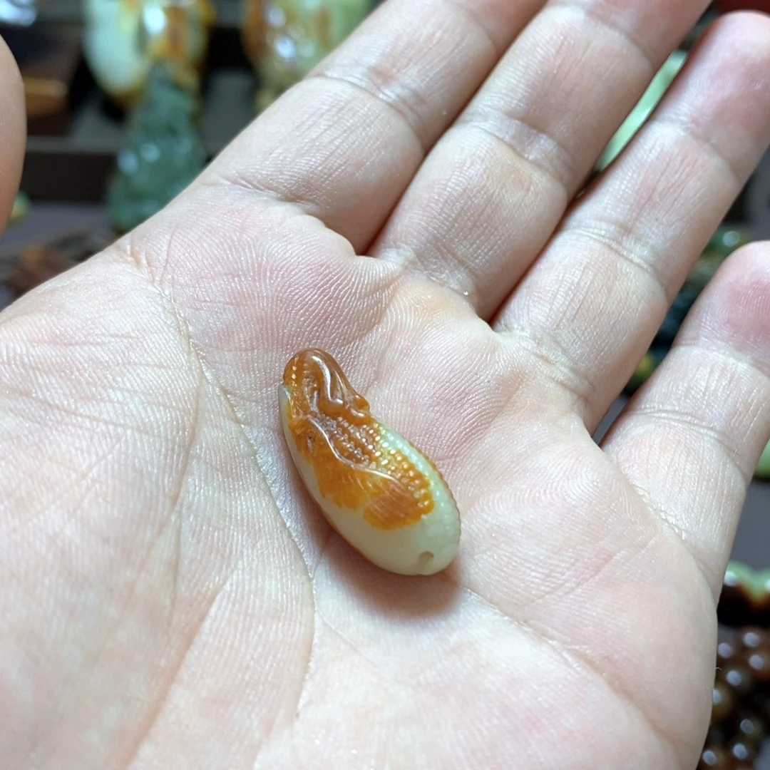 透闪石质玉未镶嵌挂件