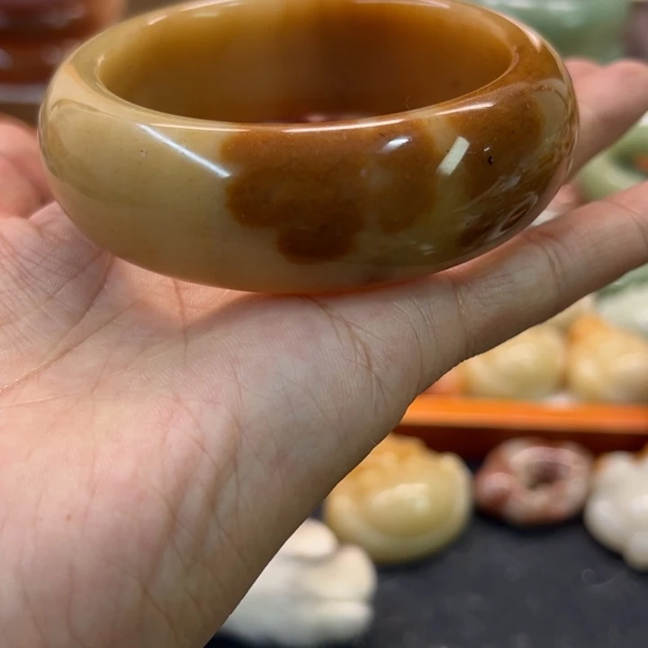 石英岩玉未镶嵌手镯