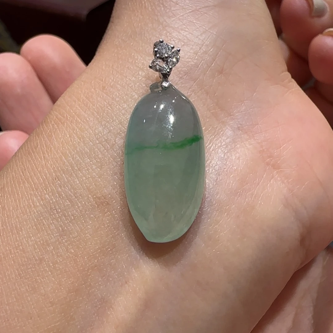 翡翠18K金镶嵌颈饰福瓜