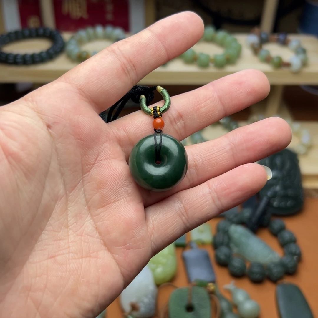 颈饰未镶嵌和田玉（糖玉）