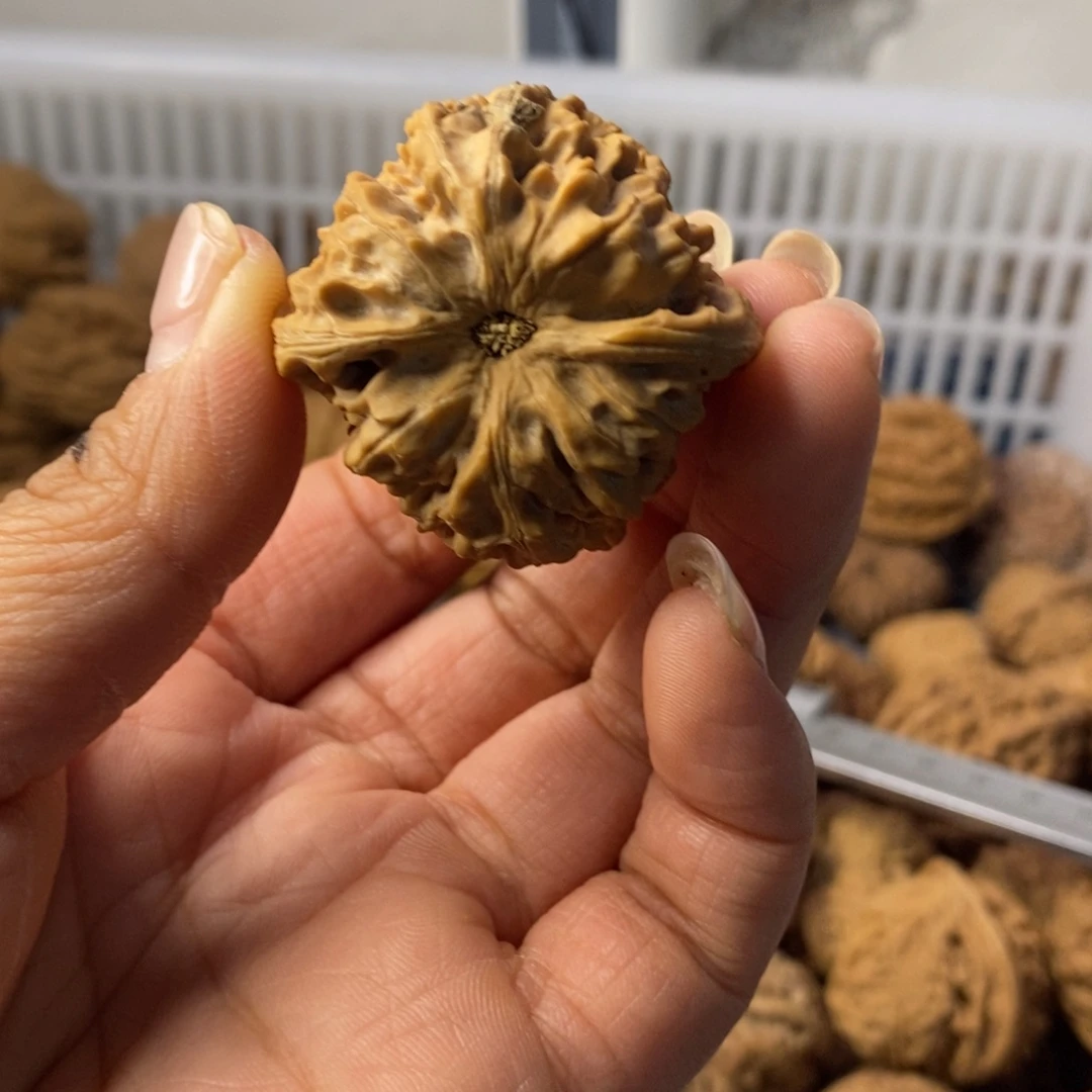 忆***凡文玩核桃吊坠龙门涧