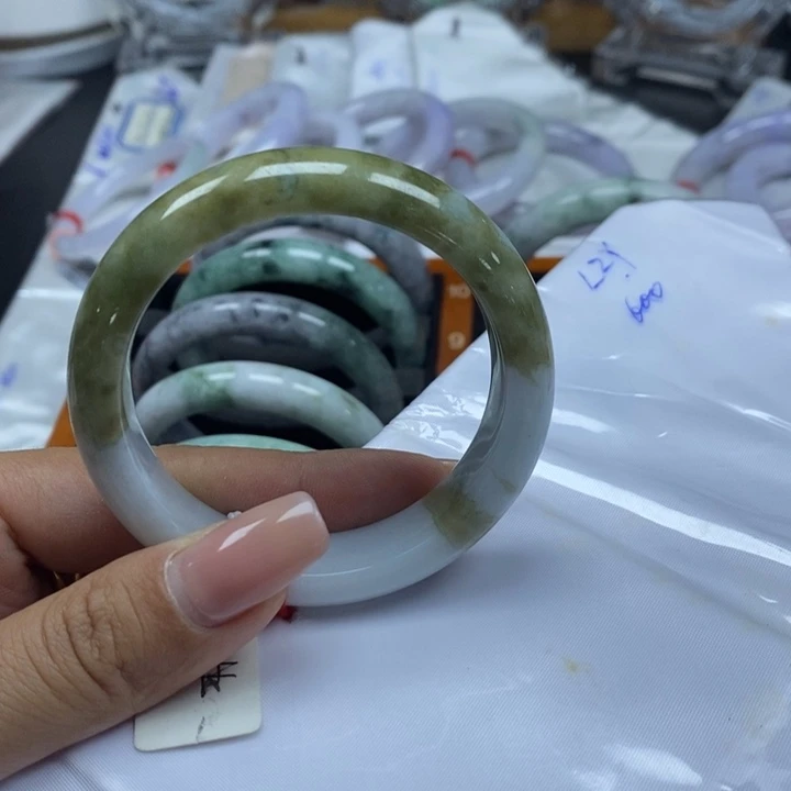 未镶嵌手镯（开口镯）翡翠