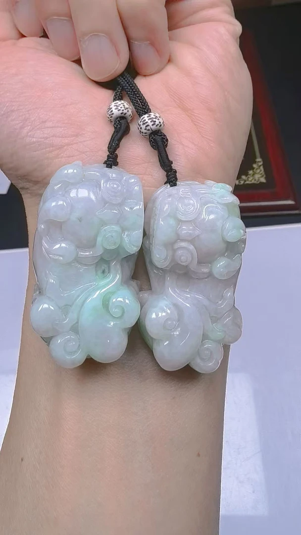 翡翠A货精美吊坠QJSX007899