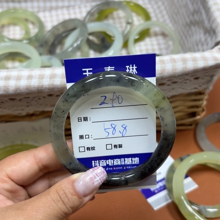 未镶嵌岫玉手镯天然