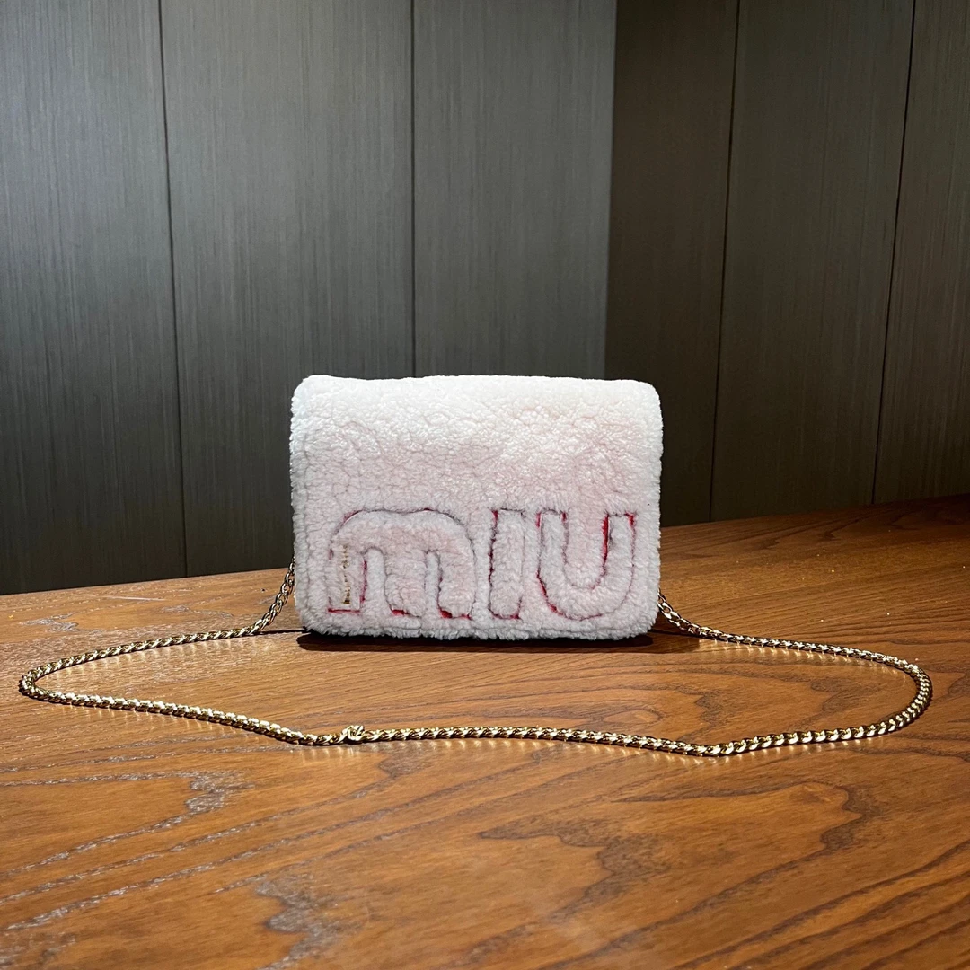 99新 MIU MIU/缪缪 MIUMIU缪缪 羊羔绒链条包 尺寸21x15