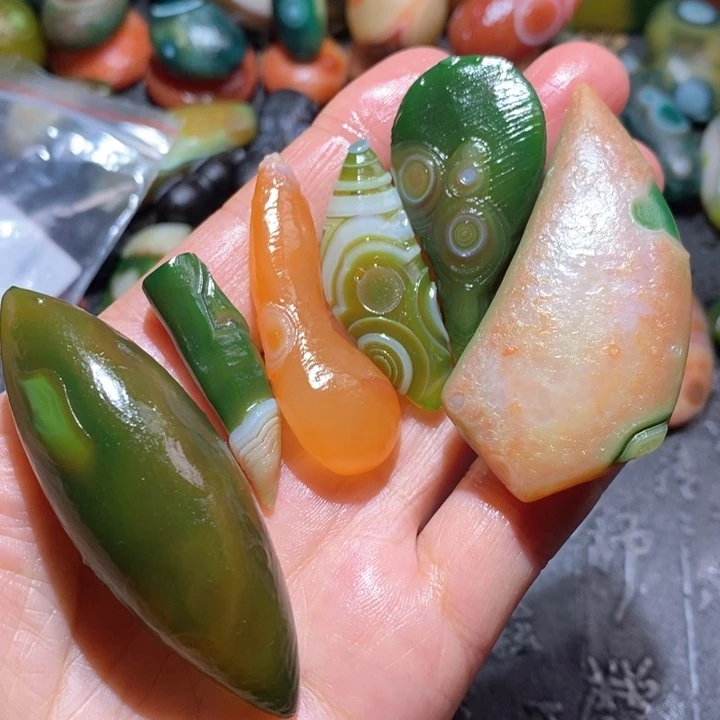 石英质玉颈饰未镶嵌真***事