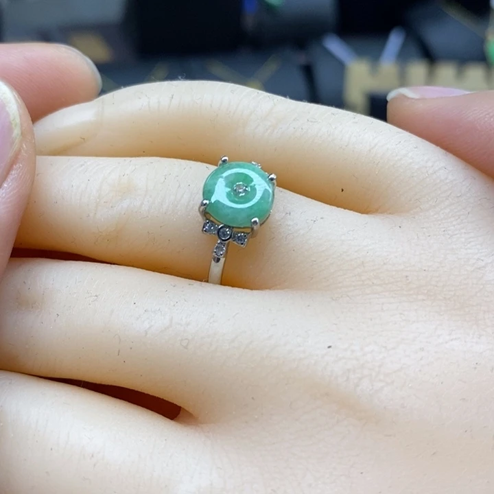 翡翠颈饰未镶嵌戒指