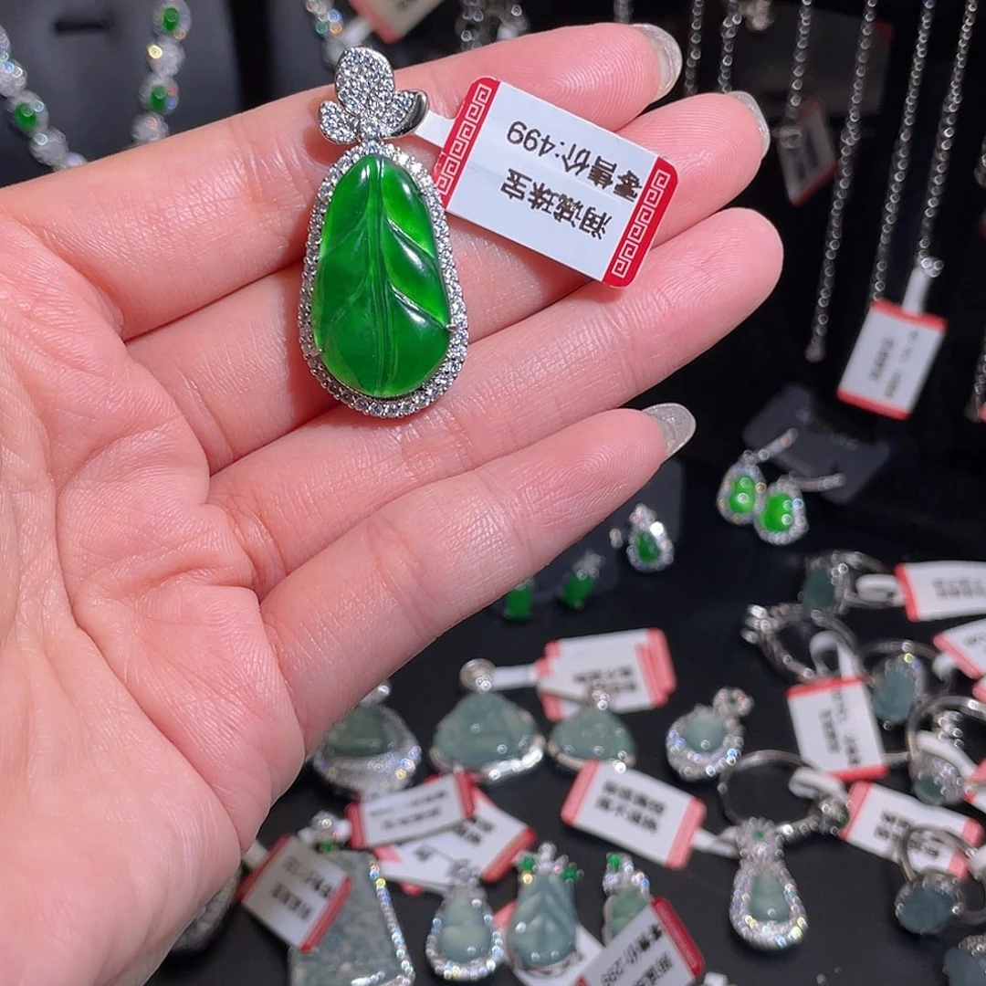 吊坠(不含链)未镶嵌翡翠