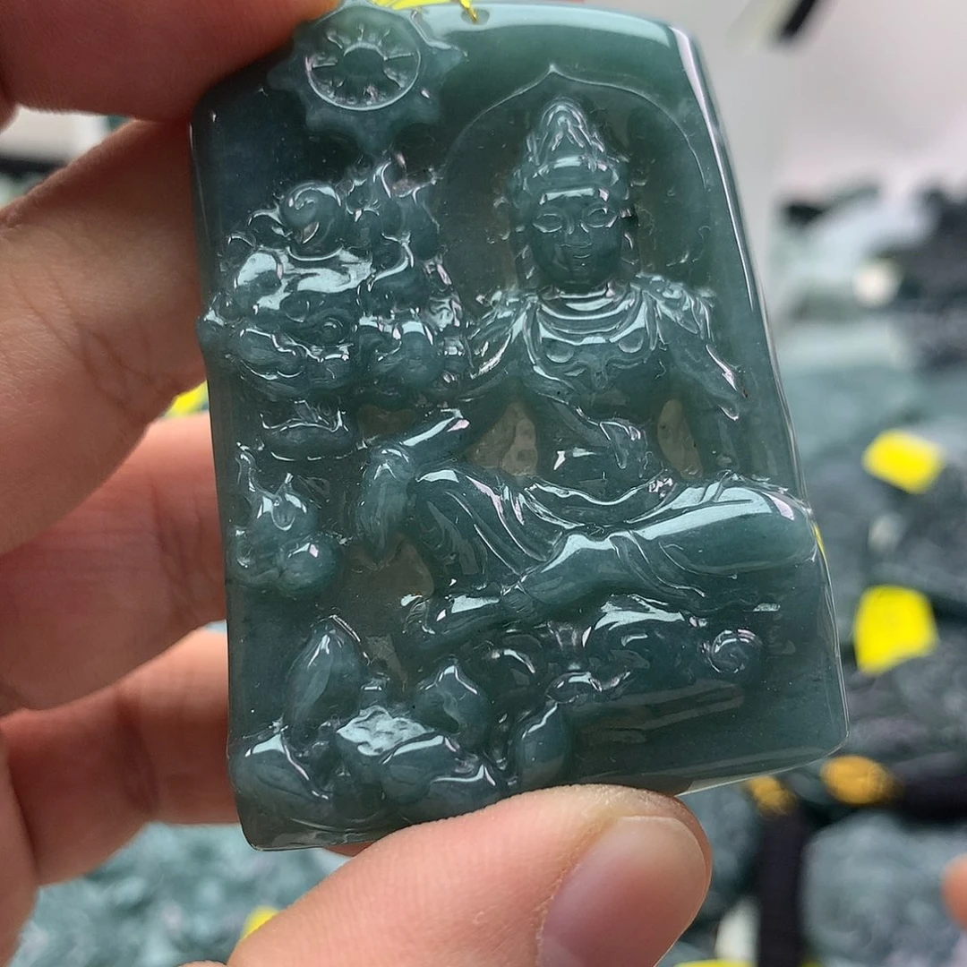 翡翠未镶嵌颈饰文殊