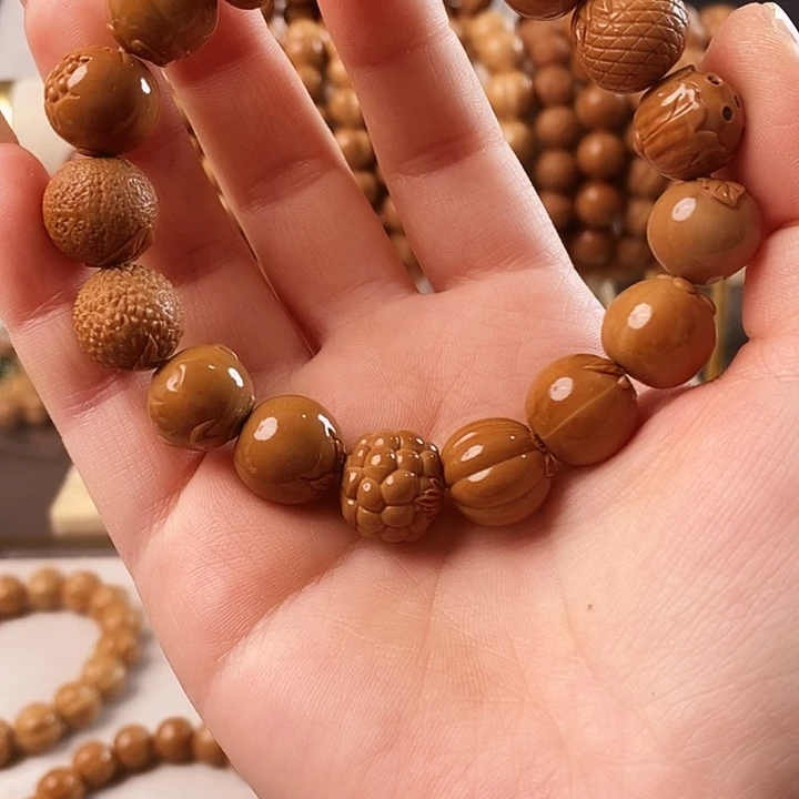 团***崽吊坠猴头核桃水果