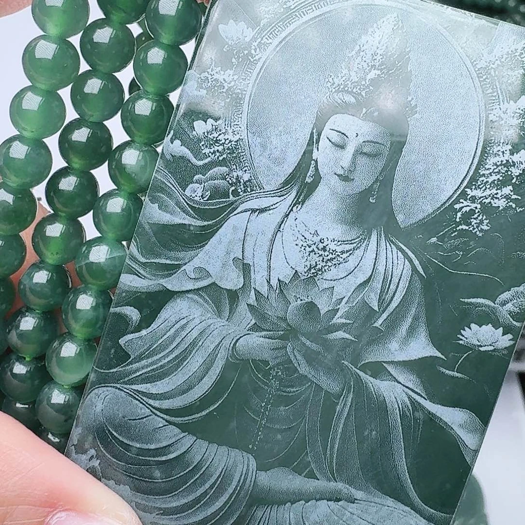 翡翠未镶嵌颈饰多样性发其一