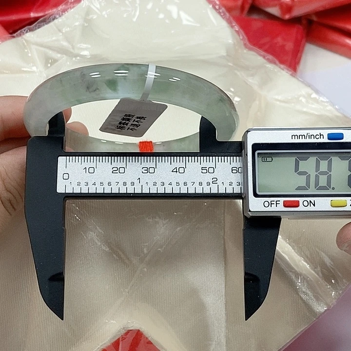 翡翠手镯未镶嵌119