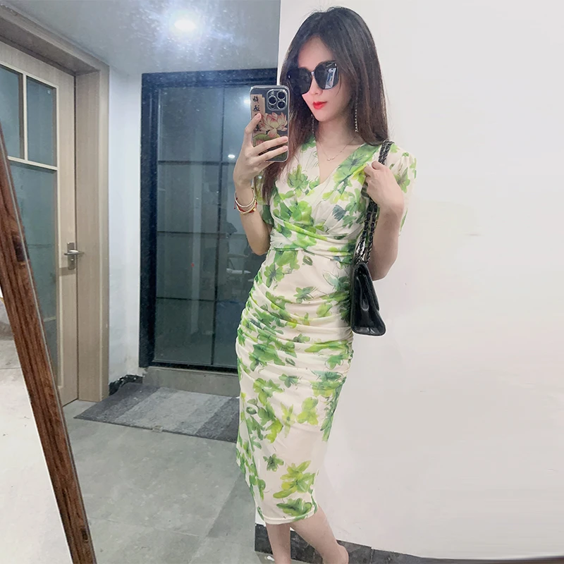 2025新款V领连衣裙高弹力褶皱设计遮肚包臀裙女高贵轻奢气质裙子