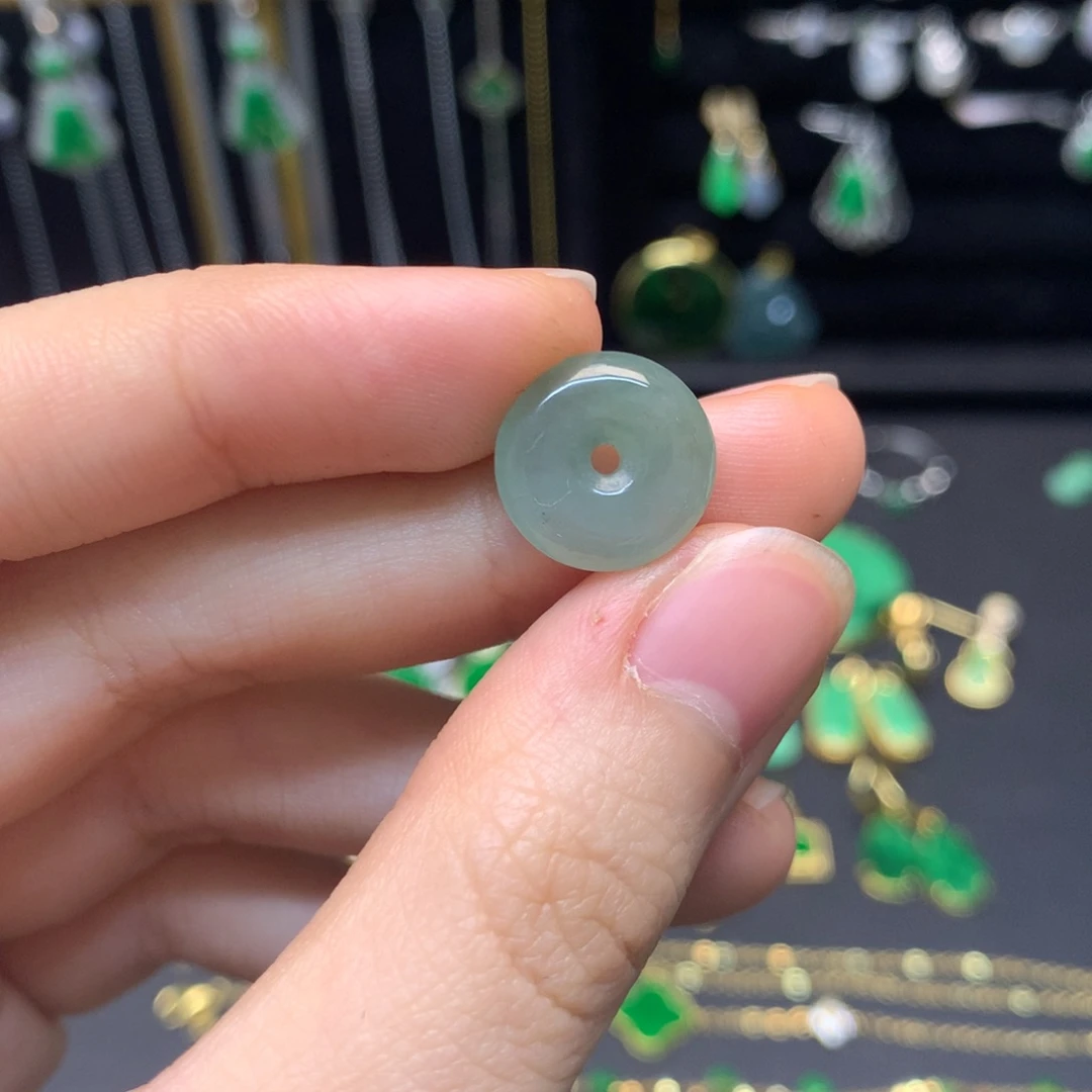 翡翠未镶嵌颈饰有纹裂