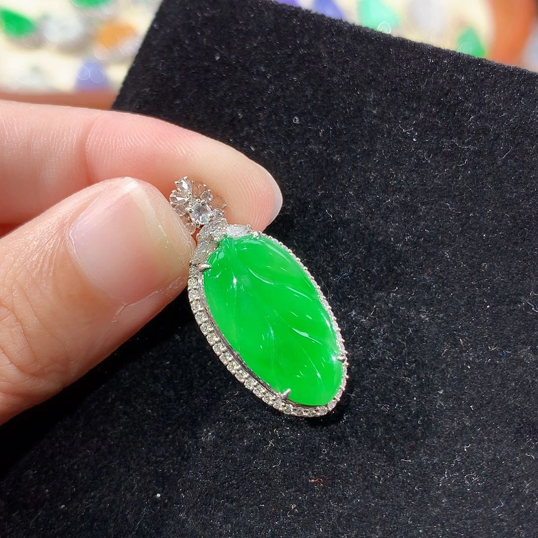 翡翠18K金镶嵌颈饰