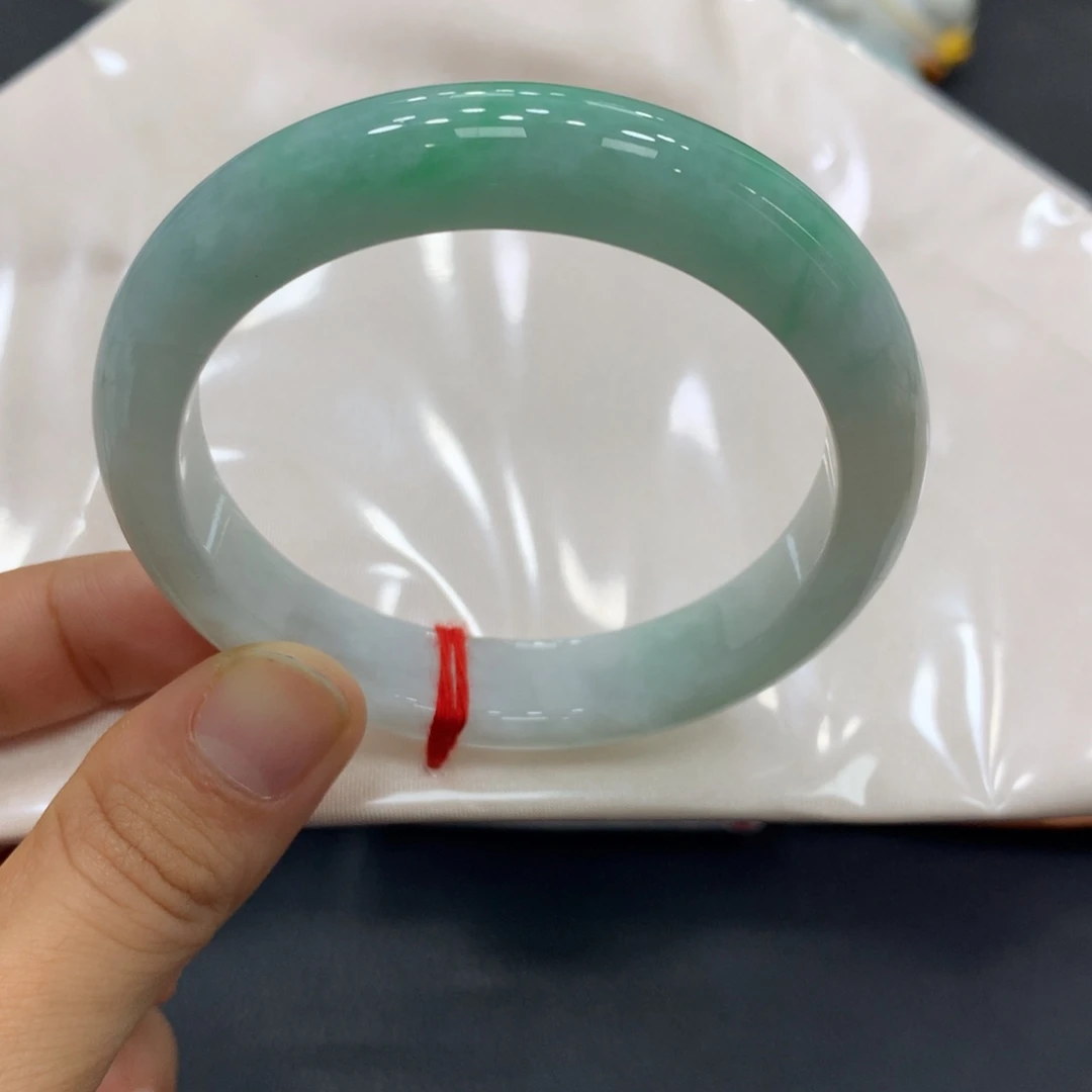 翡翠手镯未镶嵌翡翠9