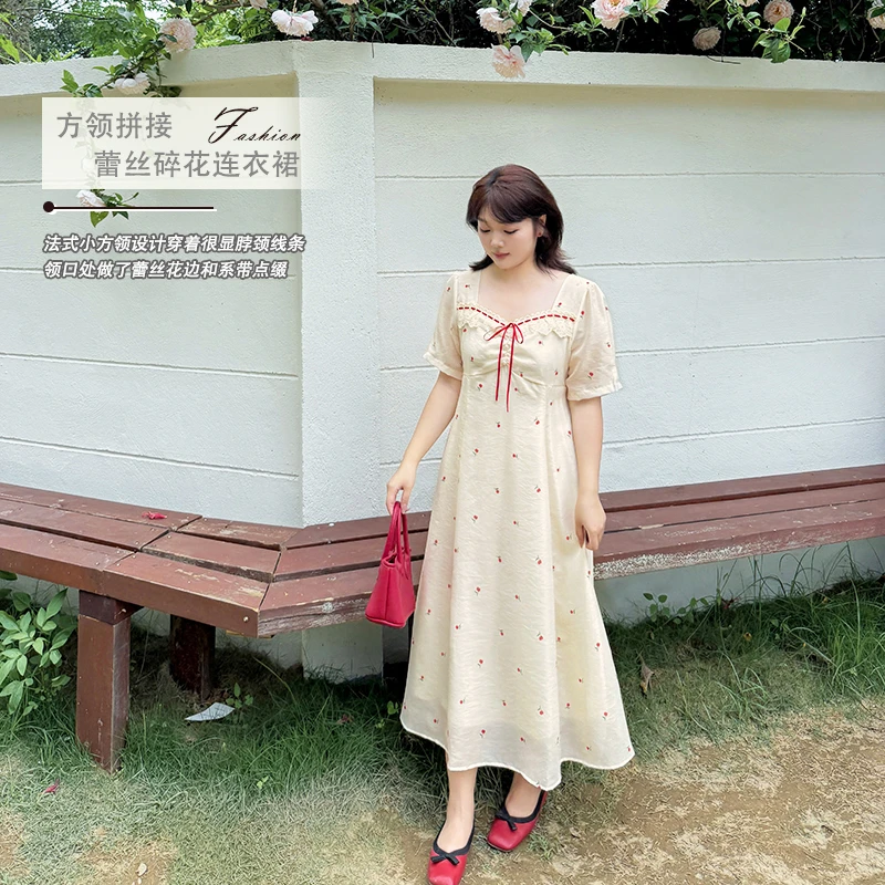 【岩心】大码女装240斤胖MM时尚法式方领拼接蕾丝碎花连衣裙8955