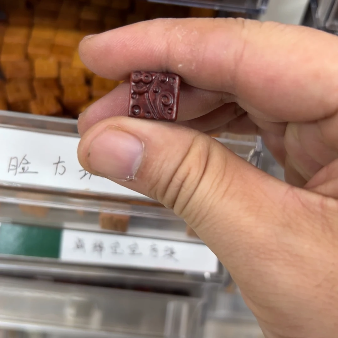 只买单纯的吊坠，没带链子，属的性质。