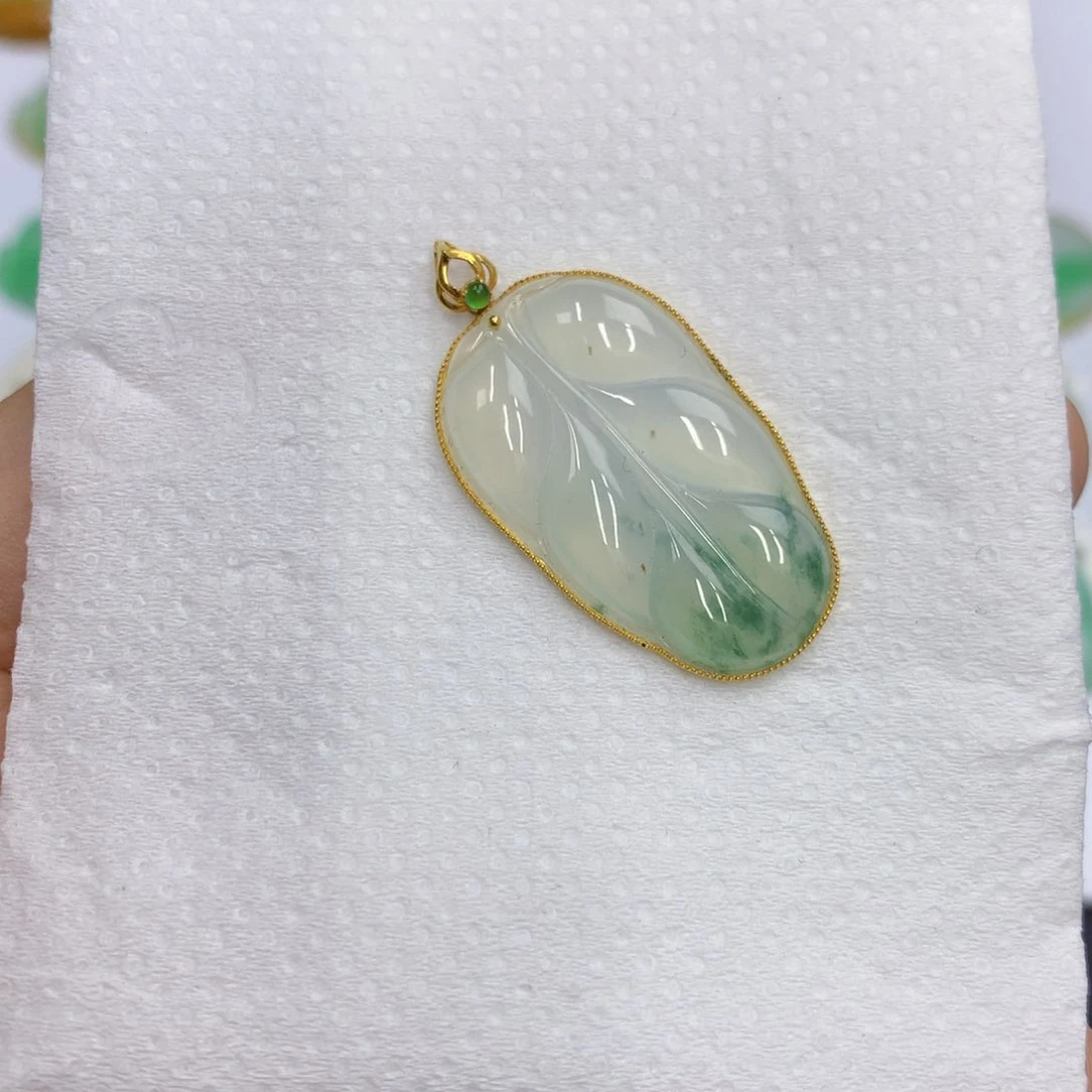 翡翠18K金镶嵌颈饰翡翠