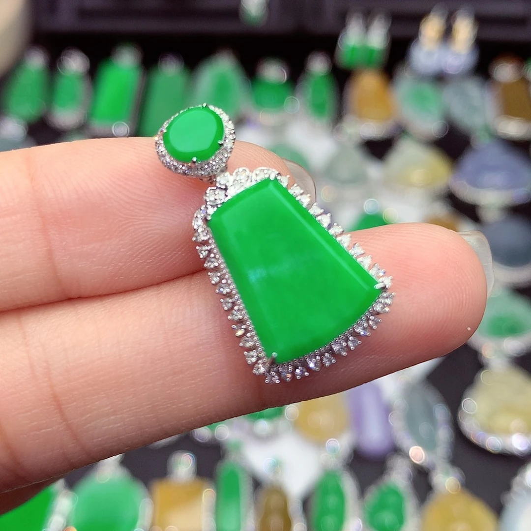 翡翠18K金镶嵌吊坠(赠链)