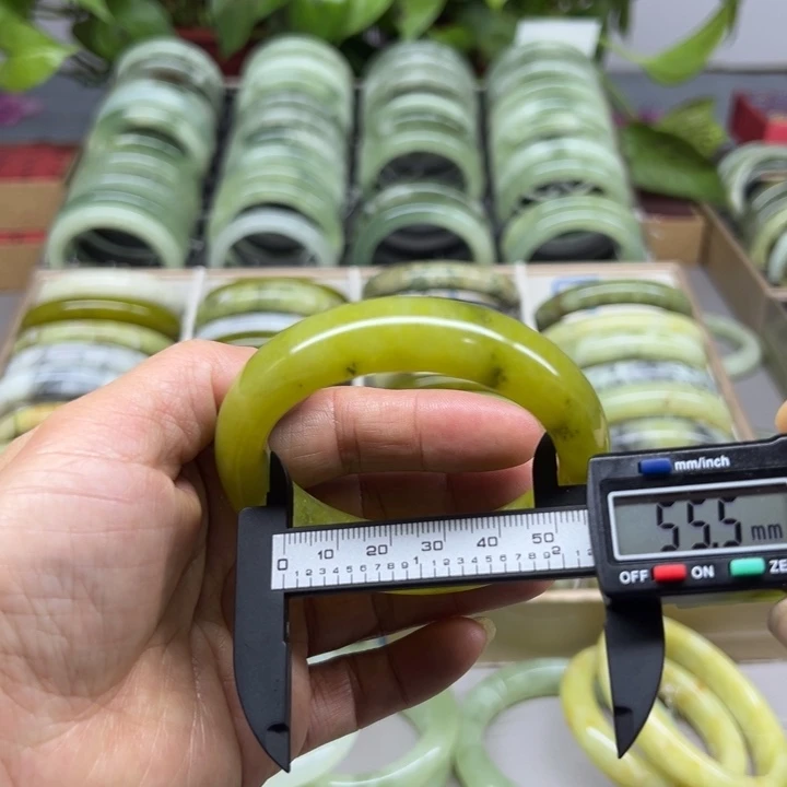 蛇纹石玉未镶嵌手镯72