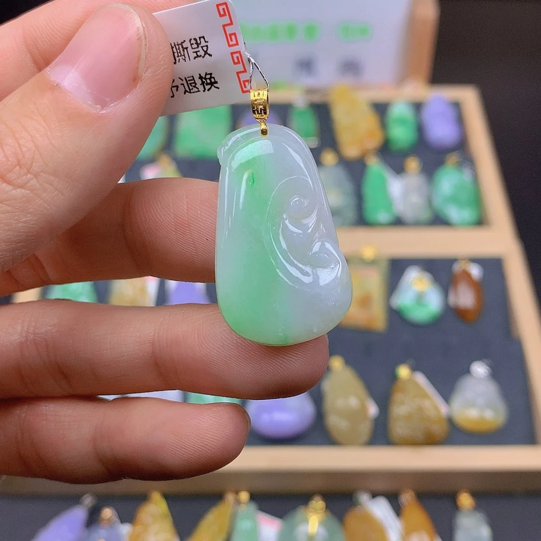 翡翠颈饰18K金镶嵌翡翠