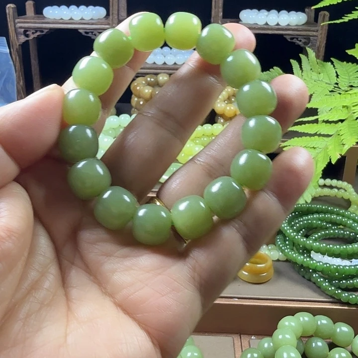 R***t和田玉（糖玉）未镶嵌手串