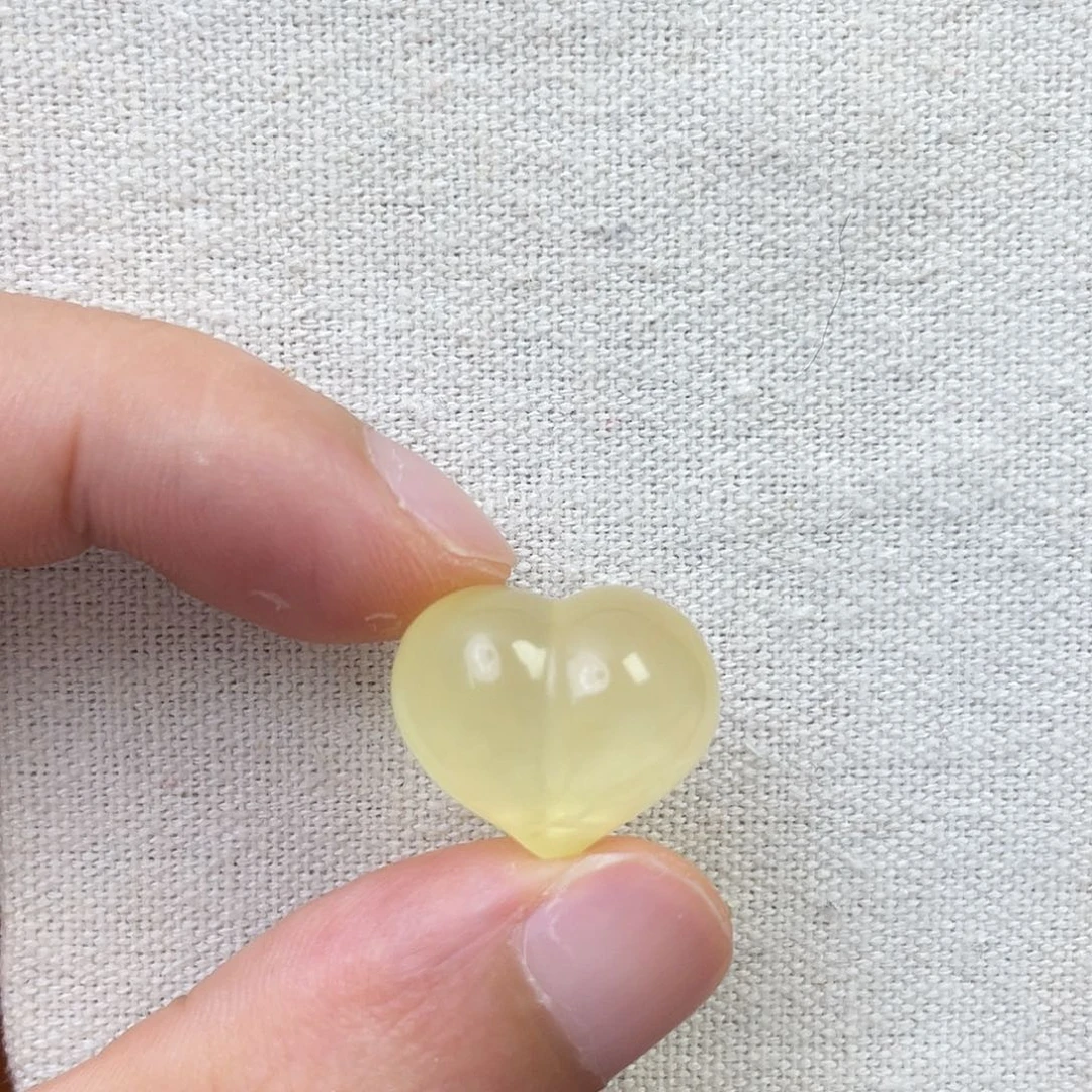 裸石琥珀未镶嵌屁桃