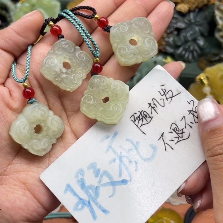 蛇纹石玉未镶嵌吊坠