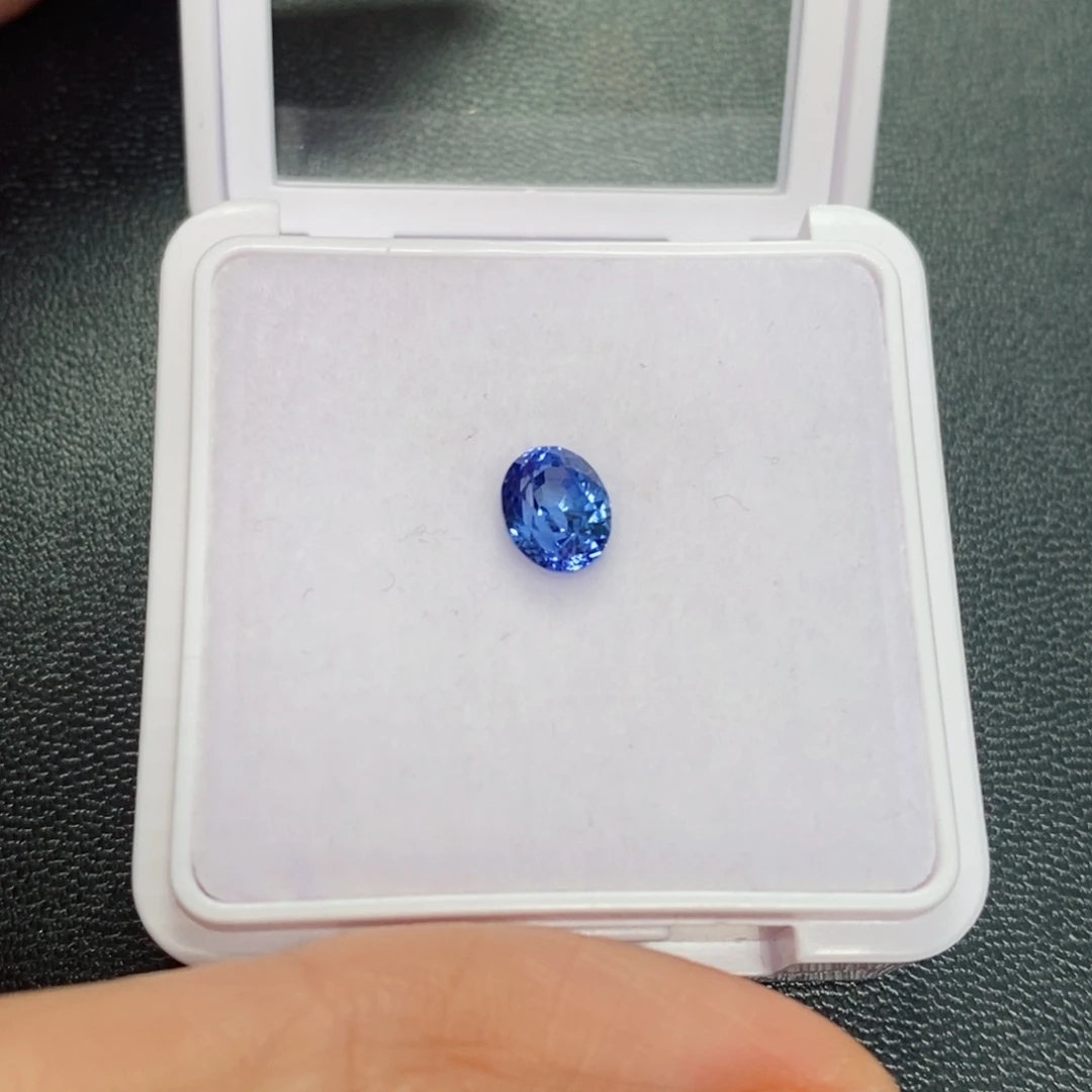 蓝宝石裸石未镶嵌矢车菊，吉尔德，1.45克拉