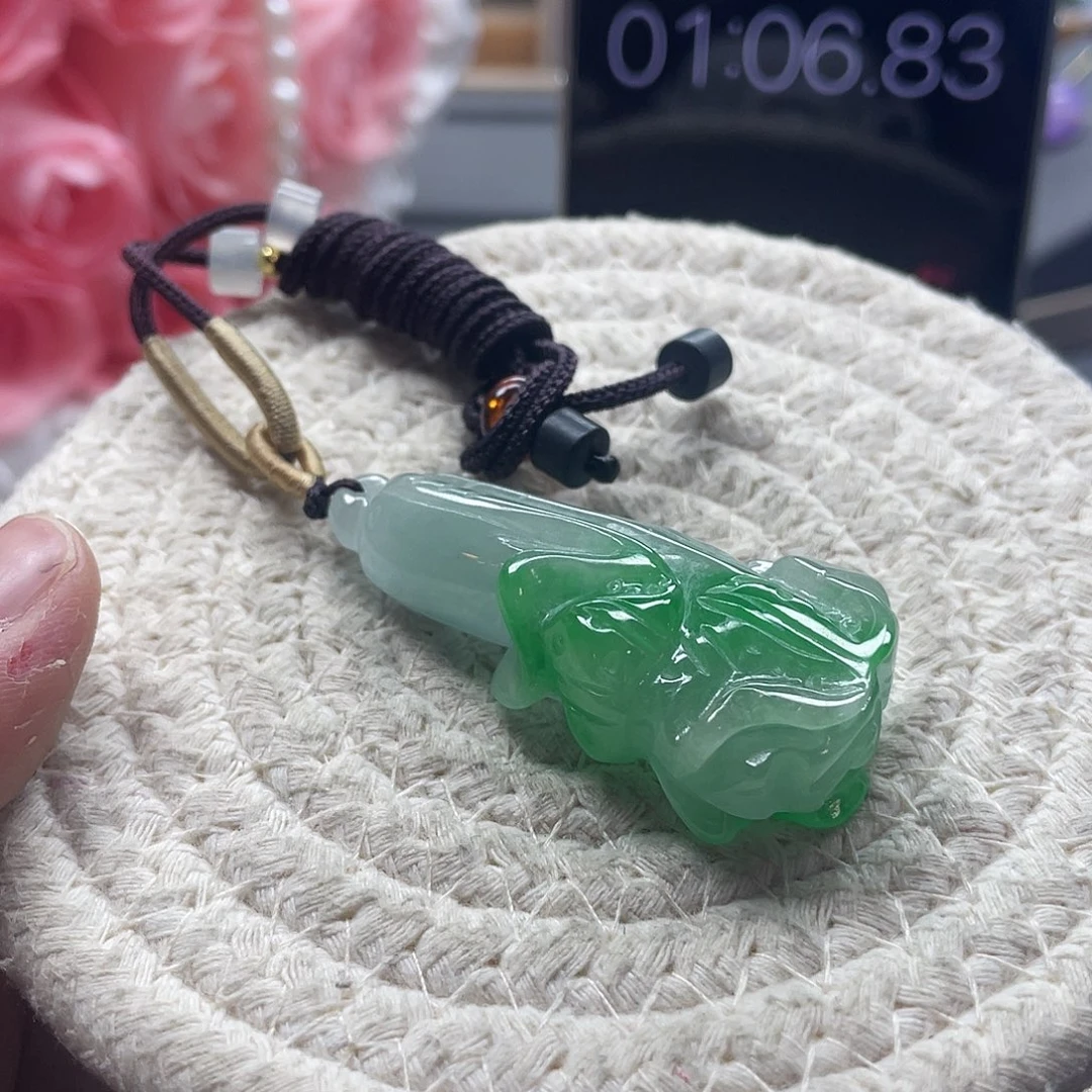 哥****翡翠未镶嵌颈饰翡翠