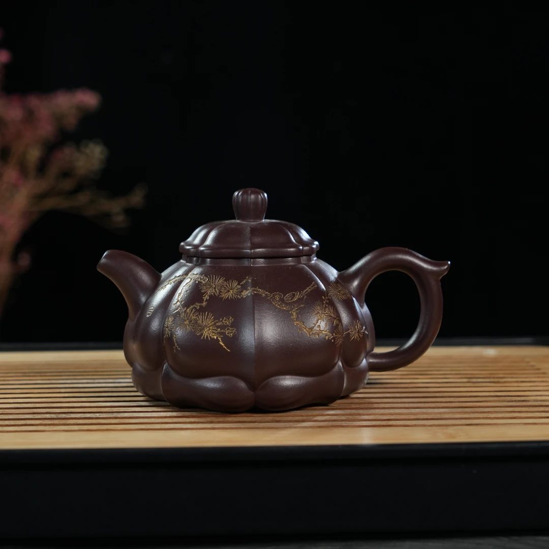 JLY-026   蒋凌云  宜兴手工紫砂  筋纹合菱-品容刻