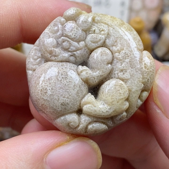 颈饰未镶嵌硅化珊瑚（珊瑚玉）小