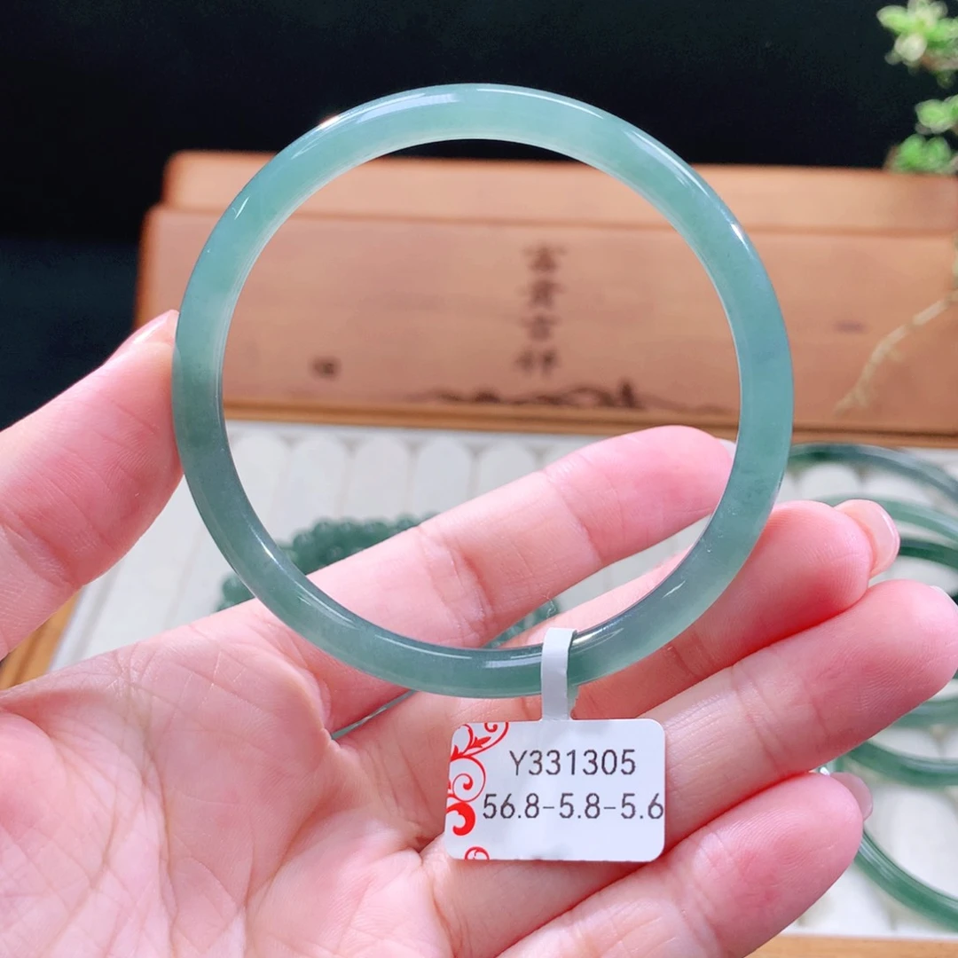 翡翠手镯（圆镯）未镶嵌